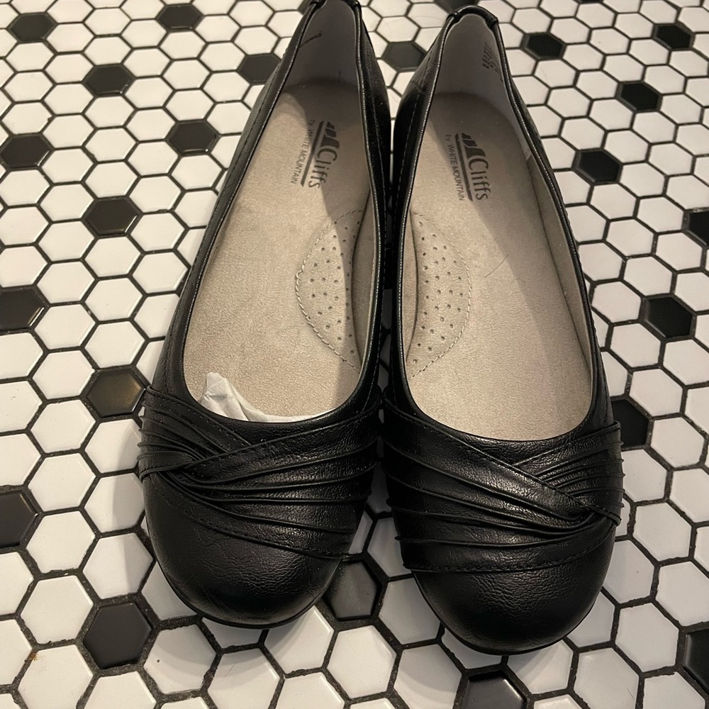 NEW NIB Cliffs by WHITE MOUNTAIN Black Flats 9.5
